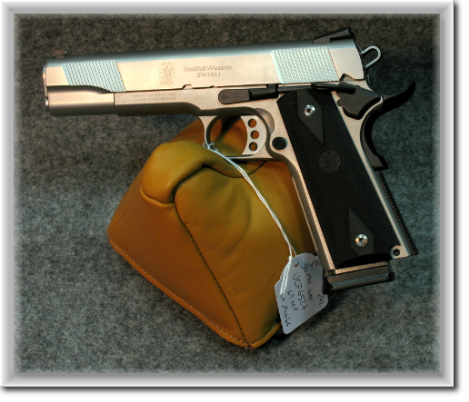 Smith-&-Wesson-1911-Inox